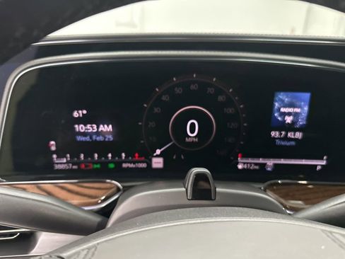 Used 2021 Cadillac Escalade Premium Luxury Platinum image 14