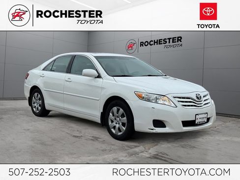Used 2010 Toyota Camry LE FWD image 1