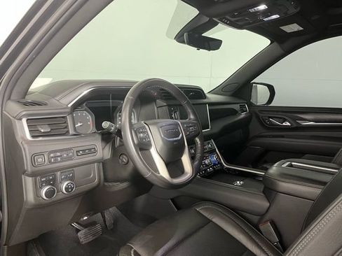Used 2021 GMC Yukon Denali w/ Denali Premium Package image 8