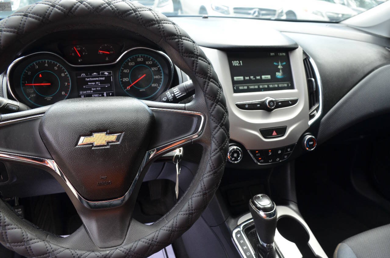 Used 2018 Chevrolet Cruze LS FWD image 16