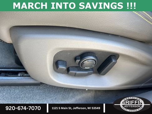 Used 2017 Jaguar F-PACE R-Sport image 15