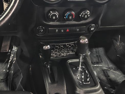 Used 2017 Jeep Wrangler Unlimited Sport AWD/4WD image 7