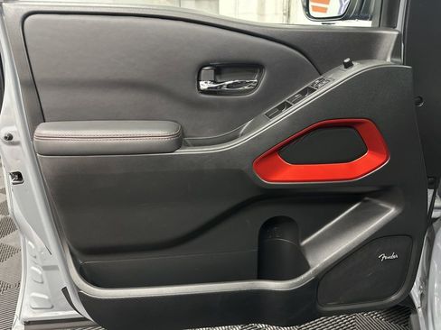 Used 2024 Nissan Frontier PRO-4X w/ Pro Convenience Package image 18