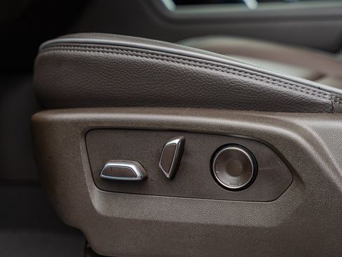 Used 2025 GMC Sierra 3500 Denali w/ Denali Reserve Package image 34