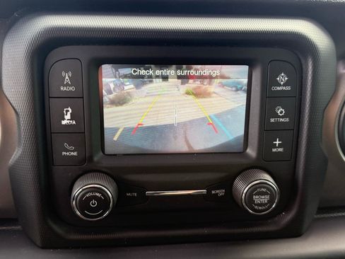 Used 2018 Jeep Wrangler Unlimited Sport image 19