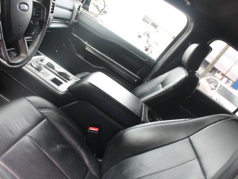 Used 2019 Ford Expedition XLT w/ Equipment Group 202A RWD image 15