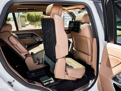 Used 2024 Land Rover Range Rover Long Wheelbase SE image 44