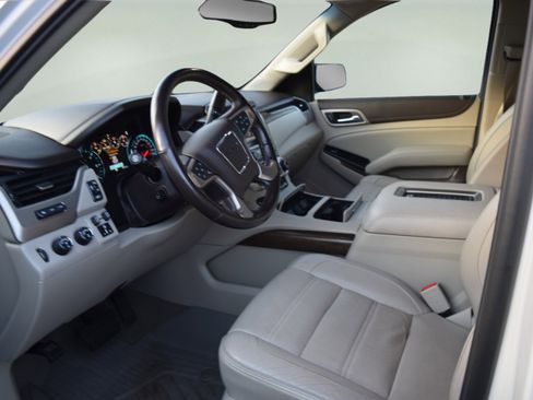 Used 2019 GMC Yukon XL Denali image 11