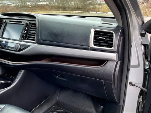 Used 2016 Toyota Highlander XLE image 19