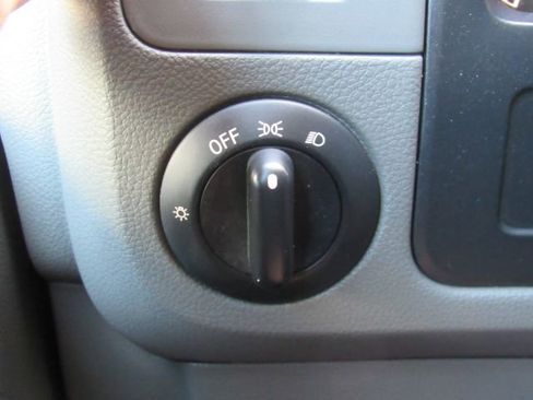 Used 2019 Nissan NV 2500 SV image 22