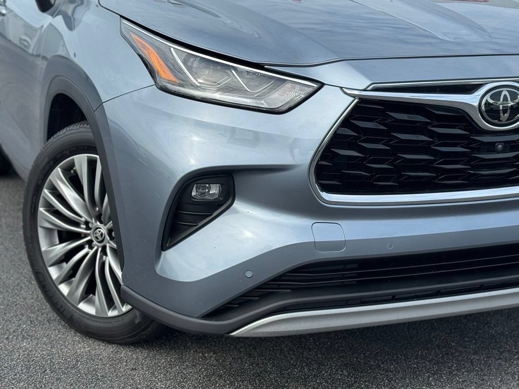 Used 2021 Toyota Highlander Platinum AWD/4WD image 3
