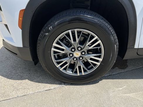 Used 2024 Chevrolet Traverse LT FWD image 33