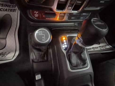 Used 2025 Jeep Gladiator Mojave w/ Convenience Group image 36