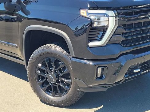 Used 2025 Chevrolet Silverado 2500 High Country w/ High Country Premium Package AWD/4WD image 9
