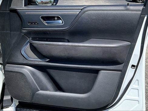 Certified 2025 INFINITI QX80 Sensory image 25