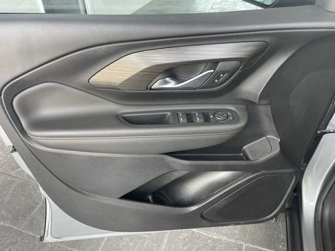 Used 2023 GMC Terrain SLE w/ Driver Convenience Package image 27