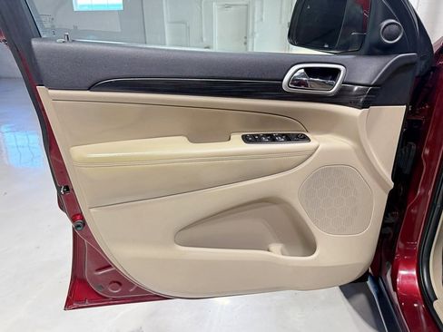 Used 2019 Jeep Grand Cherokee Laredo image 31