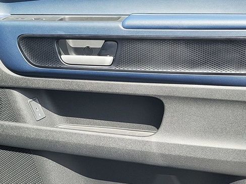 New 2025 Volkswagen ID. Buzz Pro S RWD image 18