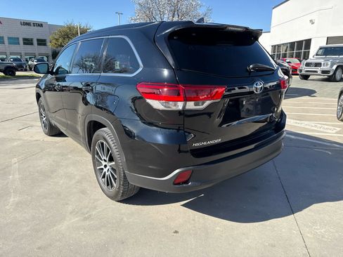 Used 2018 Toyota Highlander SE image 4