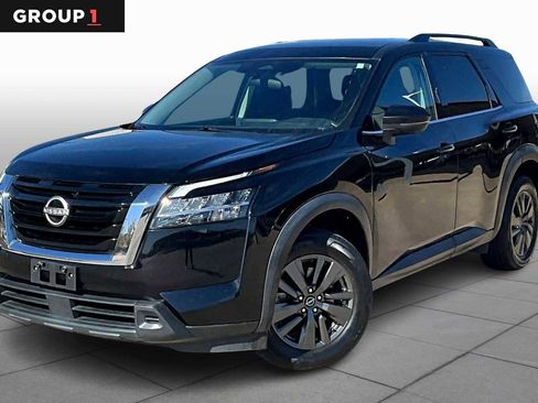 Used 2022 Nissan Pathfinder SV image 1