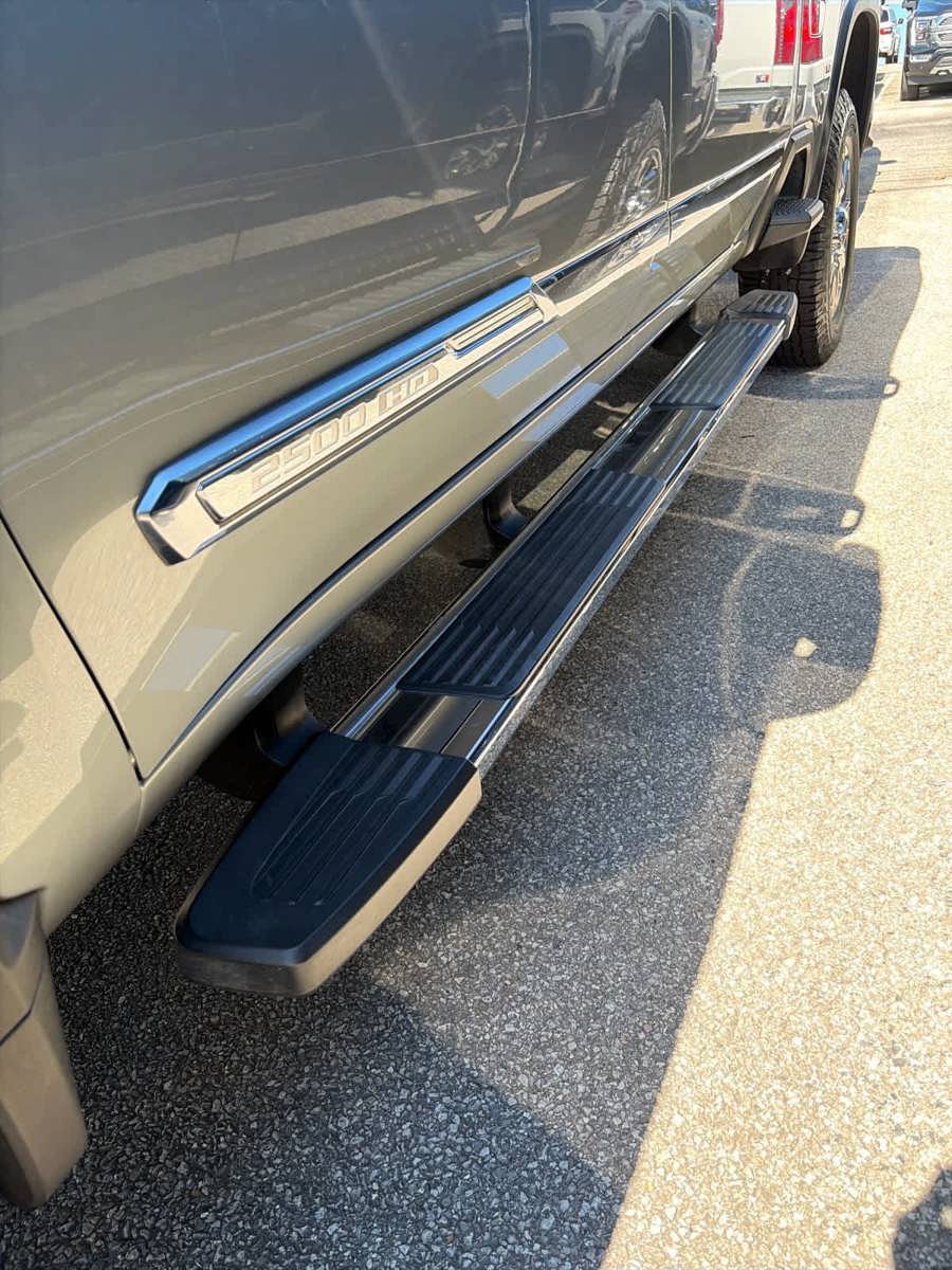 Used 2024 Chevrolet Silverado 2500 High Country w/ High Country Premium Package AWD/4WD image 16