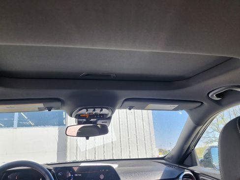 Used 2025 Chevrolet Trax RS w/ Sunroof Package FWD image 9