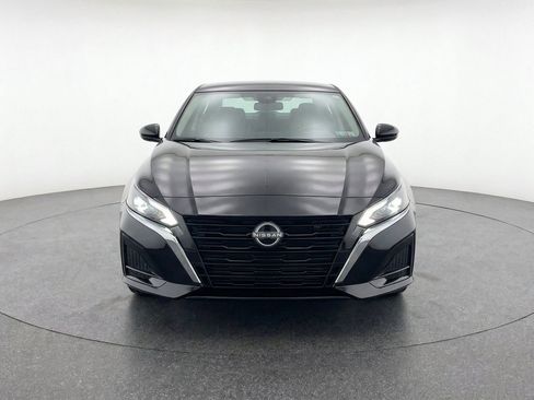 Used 2025 Nissan Altima 2.5 SV FWD image 2