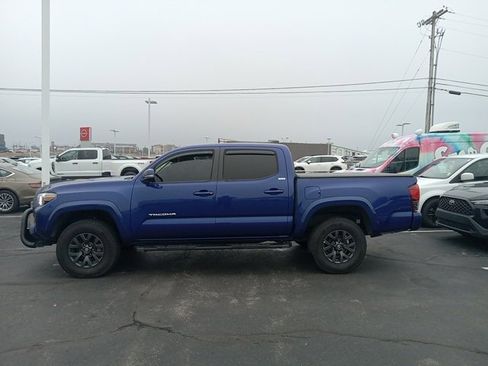 Used 2022 Toyota Tacoma SR5 w/ Technology Package image 4