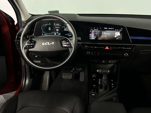 Used 2023 Kia Niro EX image 19