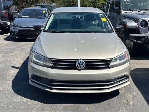 Used 2015 Volkswagen Jetta SE FWD image 2