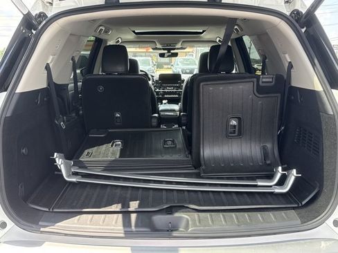 Certified 2024 Nissan Pathfinder Platinum AWD/4WD image 12