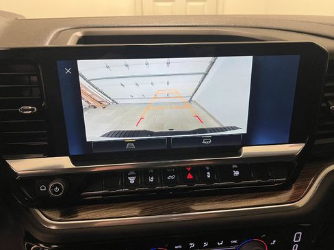 Used 2025 Chevrolet Silverado 2500 LT w/ Convenience Package image 48