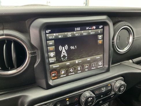 Used 2020 Jeep Gladiator Overland image 11