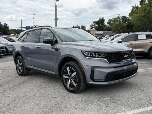 Certified 2023 Kia Sorento S w/ Panoramic Sunroof Package FWD image 2