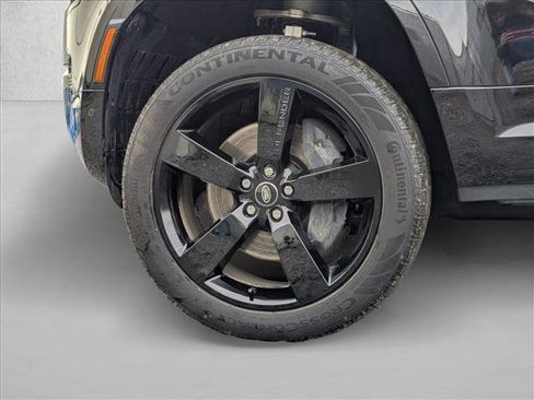 New 2025 Land Rover Defender 90 X-Dynamic SE image 10