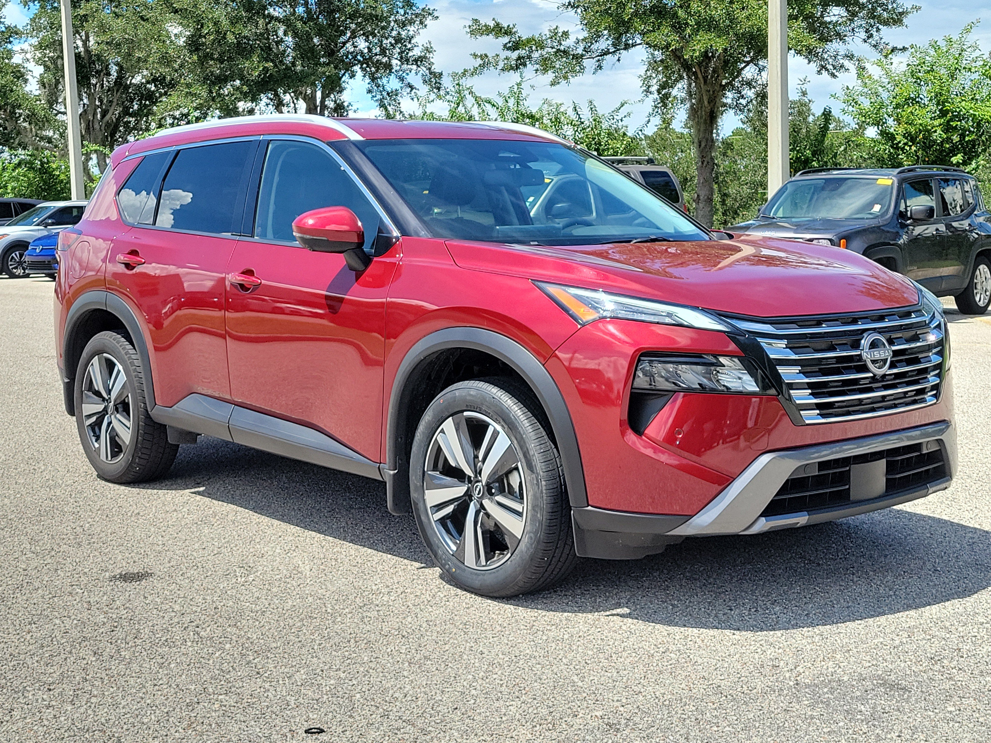 Certified 2025 Nissan Rogue SL FWD image 4
