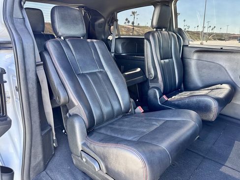 Used 2019 Dodge Grand Caravan GT FWD image 17