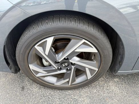 Used 2025 Hyundai Elantra Limited FWD image 10