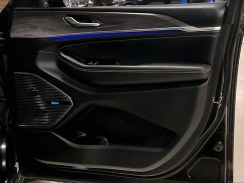 Used 2022 Jeep Grand Cherokee Overland image 42