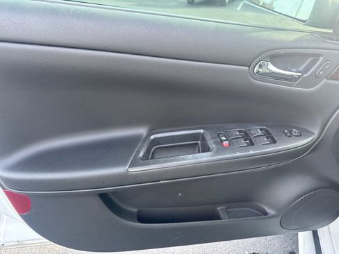 Used 2015 Chevrolet Impala LT w/ LT Sunroof Package image 12