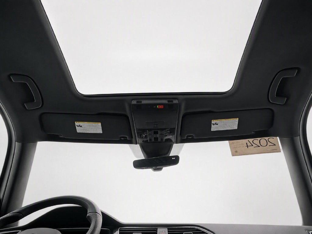Certified 2024 Volkswagen Tiguan SEL R-Line AWD/4WD image 31