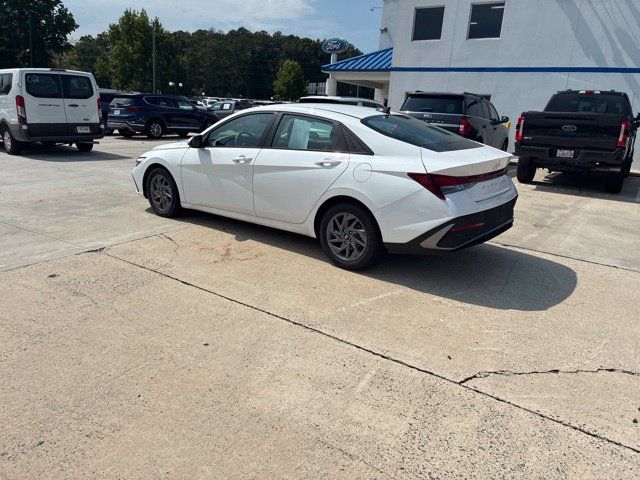 Used 2024 Hyundai Elantra SEL FWD image 21