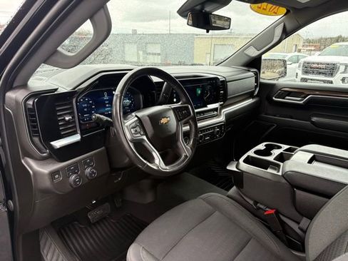 Used 2022 Chevrolet Silverado 1500 LT image 10