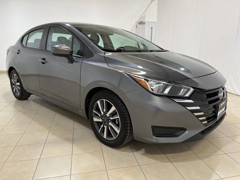 Used 2023 Nissan Versa SV image 7