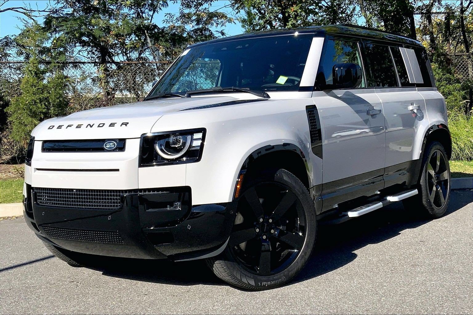 New 2026 Land Rover Defender 110 X-Dynamic SE AWD/4WD image 1