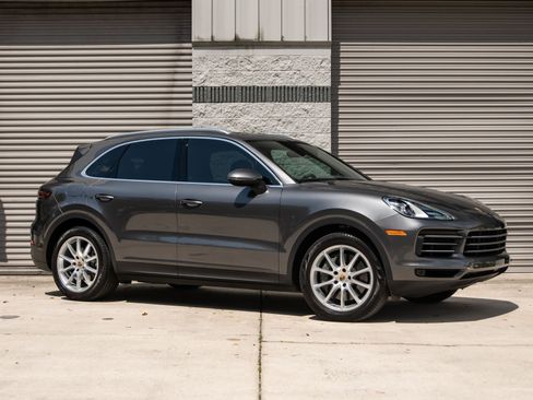 Used 2019 Porsche Cayenne S AWD/4WD image 1