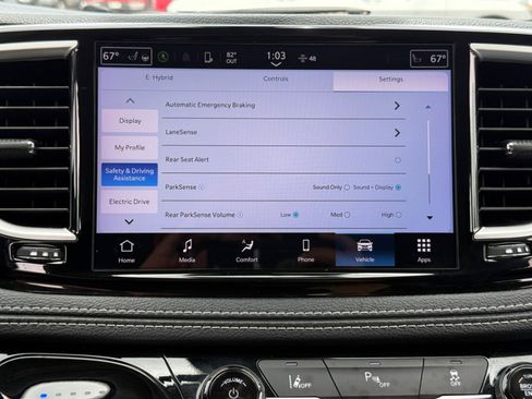 Used 2023 Chrysler Pacifica Touring-L FWD image 13