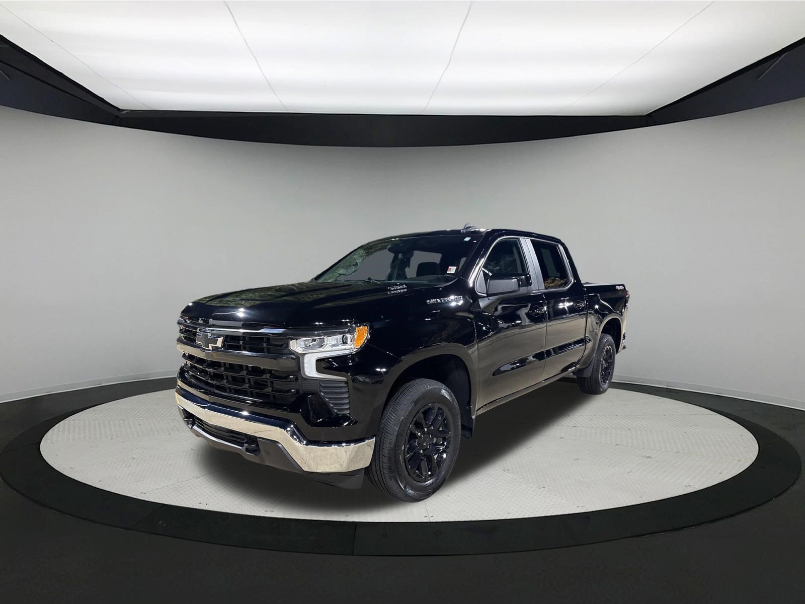 Used 2024 Chevrolet Silverado 1500 LT AWD/4WD image 3