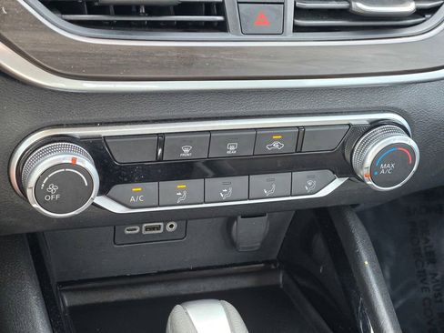 Used 2024 Nissan Altima 2.5 SV image 16