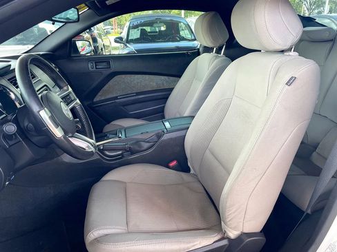 Used 2013 Ford Mustang Coupe RWD image 9